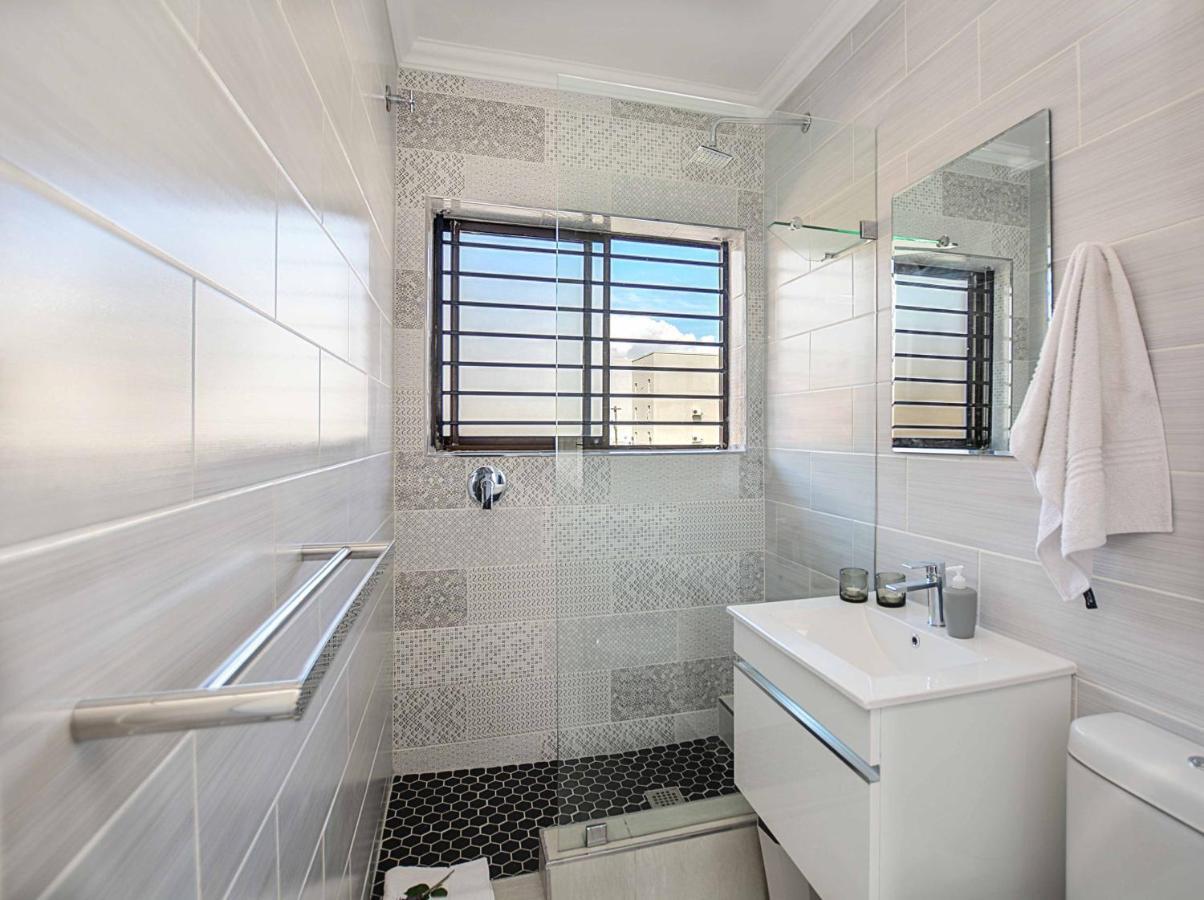 Sea Breeze Apartments Bloubergstrand Exterior photo