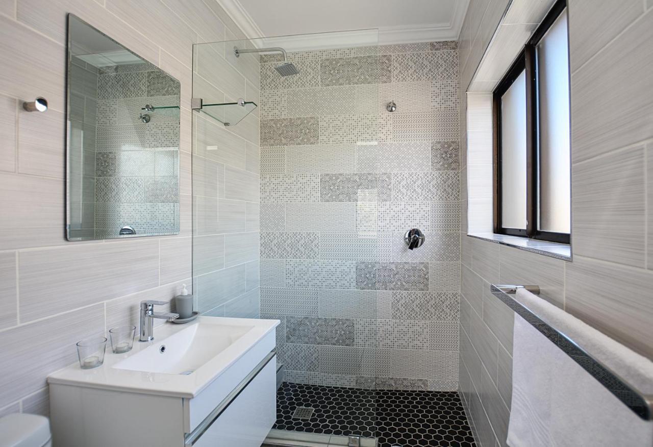 Sea Breeze Apartments Bloubergstrand Exterior photo