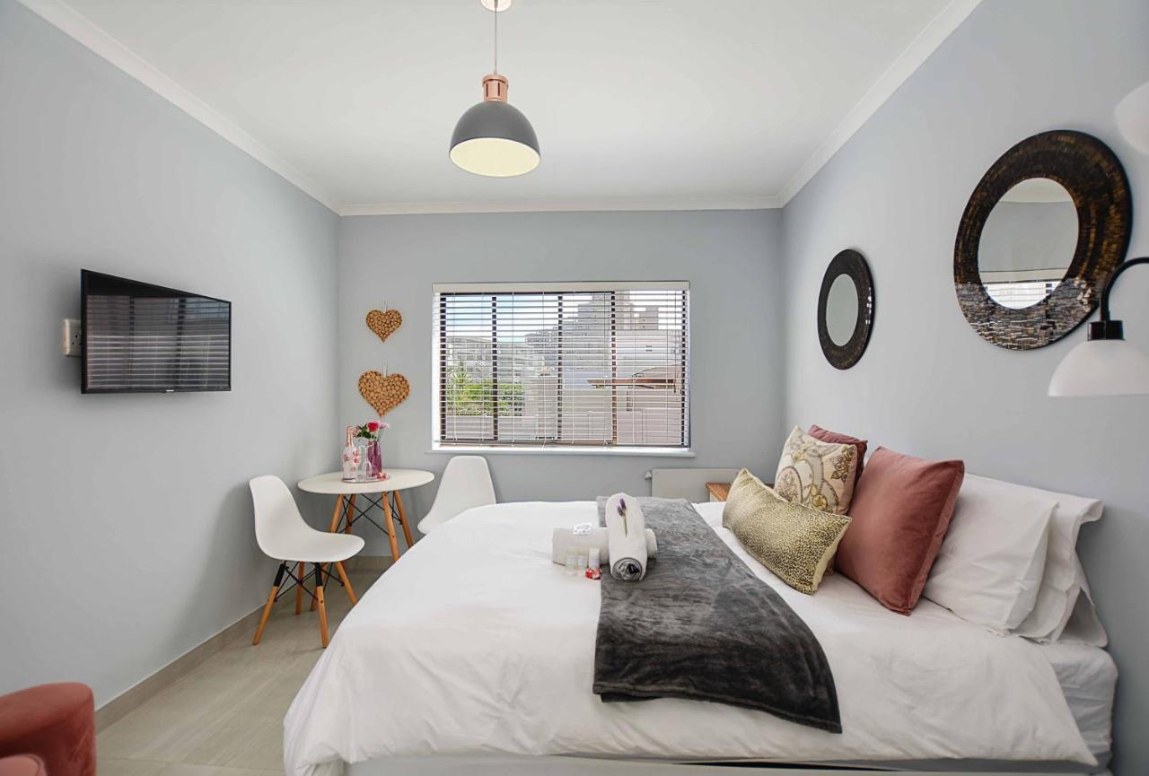 Sea Breeze Apartments Bloubergstrand Exterior photo